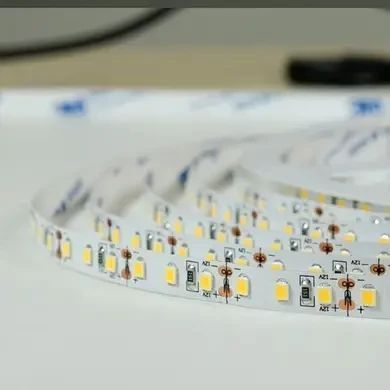 LED стрічка 2835-120 12В 13,5Вт 8мм 3000K, Світлодіодна стрічка BIOM Professional з теплим білим світлом, негерметична, 1м 12298 фото